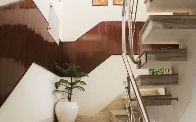 Hotel Delhi Marine Club Gurgaon