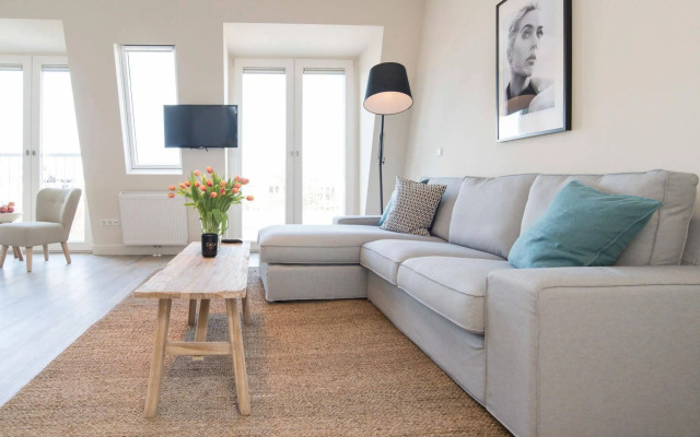 Nassau Canal Apartments