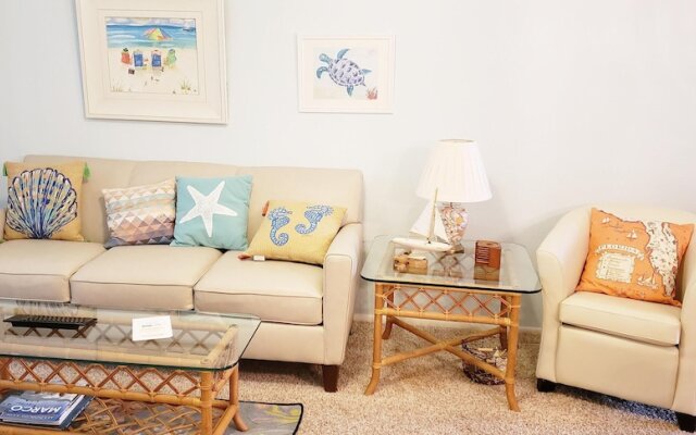 Relaxing Condo With two Pools and Steps to Beach