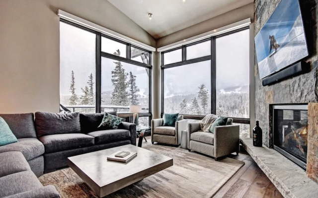 Spruce Ledge 4 Bedrooms 4.5 Bathrooms Townhouse