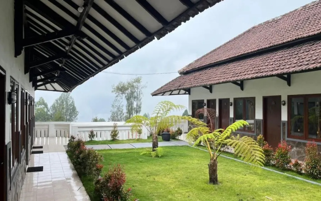 Bawangan Express – Outside – Ngadisari