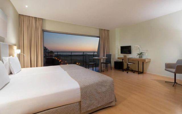 Eurostars Oasis Plaza Hotel