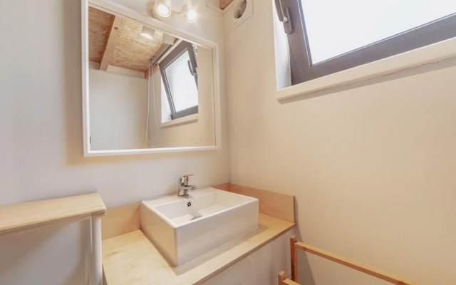 Mezzanine Stylish Apartment T