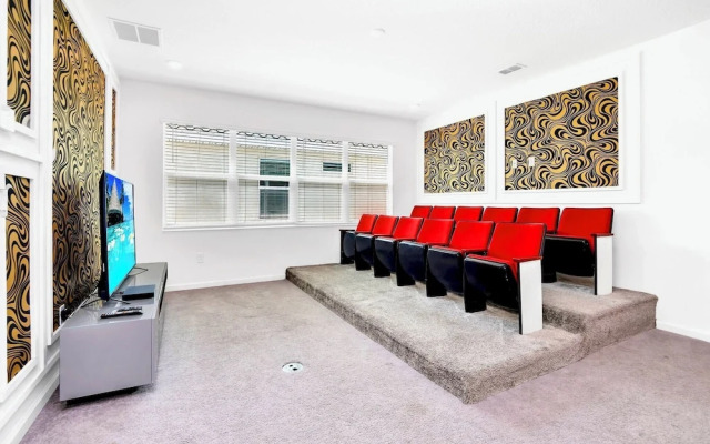 18Guest LakeView Home w HotTub Cinema