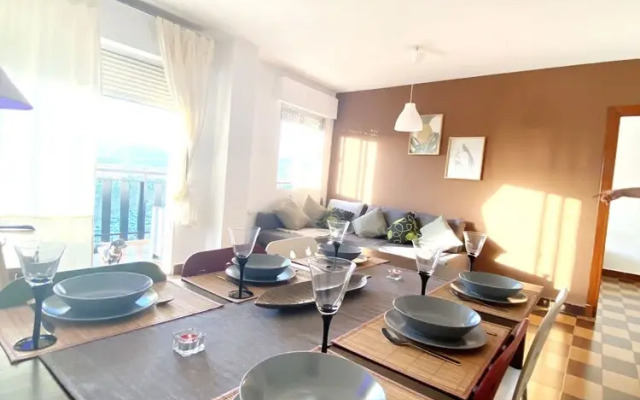 3 Bed room flat with Sea & Mountain View