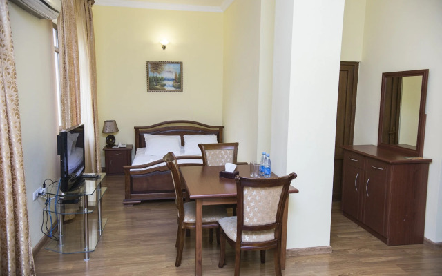 Capital Hotel