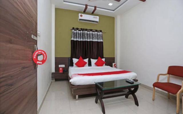 OYO 12376 Hotel Dhanraj