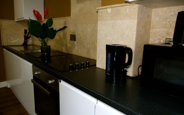 Ultra Deluxe Versace Apartment Near Sheffield