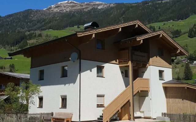 Apartment Eva in Wald im Pinzgau With Balcony