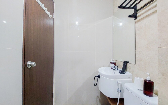Homey And Elegant Studio At Transpark Bintaro Apartment