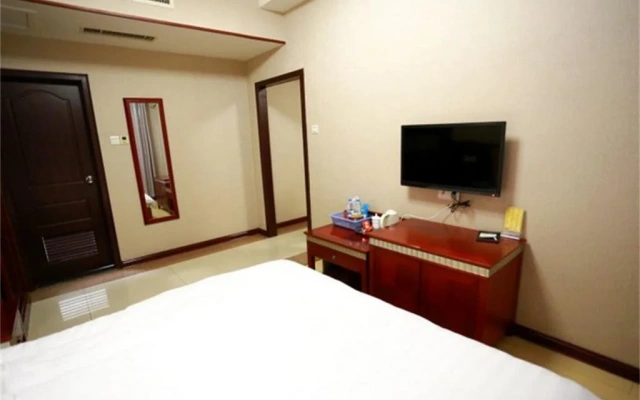 Pai Hotel Bengbu Train Station