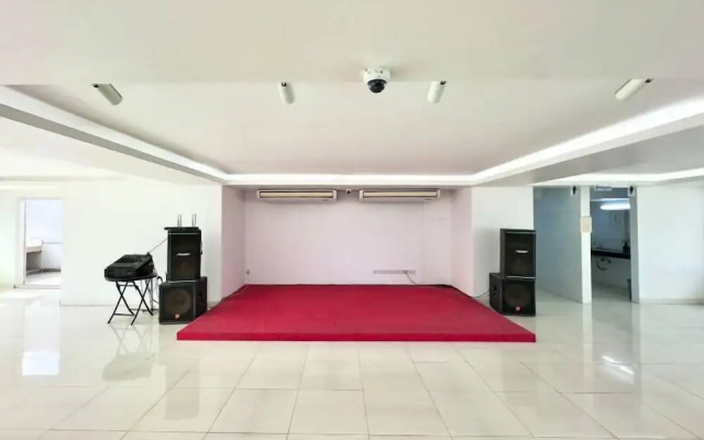 300sqft 1 Apartment with Sauna & Pool