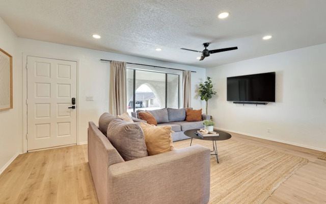 Pool, Grill & Fire Pit: Pet-friendly Arizona Home