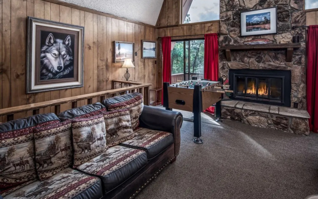 Bear Crossing - Three Bedroom Cabin