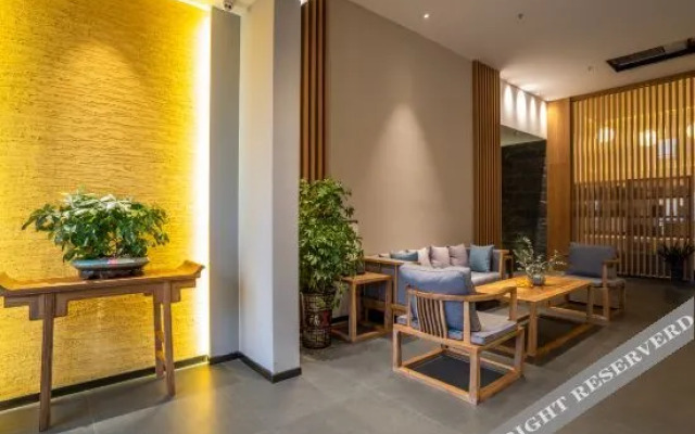 Qianna Yayue Hotel (Zhengzhou High-tech Zone Science Avenue store)