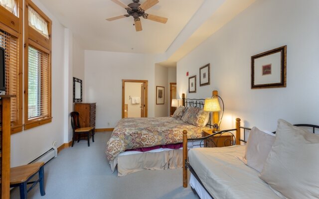 3059 The Timbers 2 Bedroom Condo by RedAwning