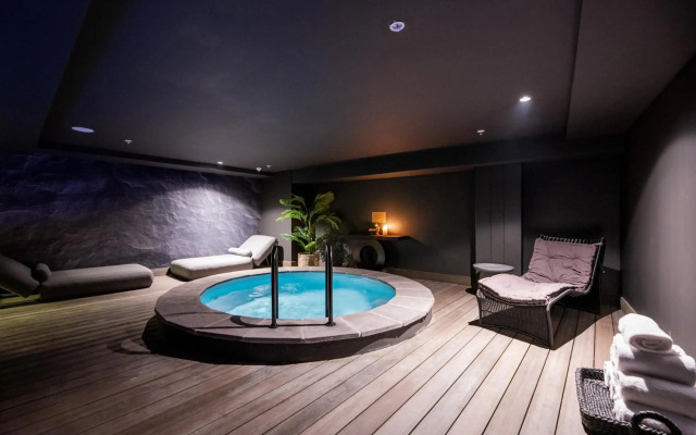 The Capital 15 on Orange Hotel & Spa