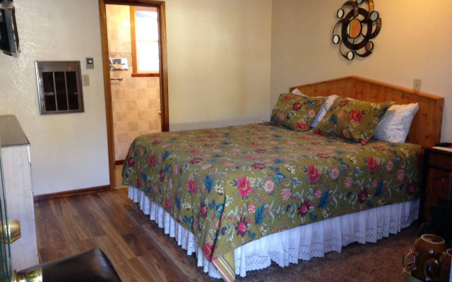 Cedar Wood Inn