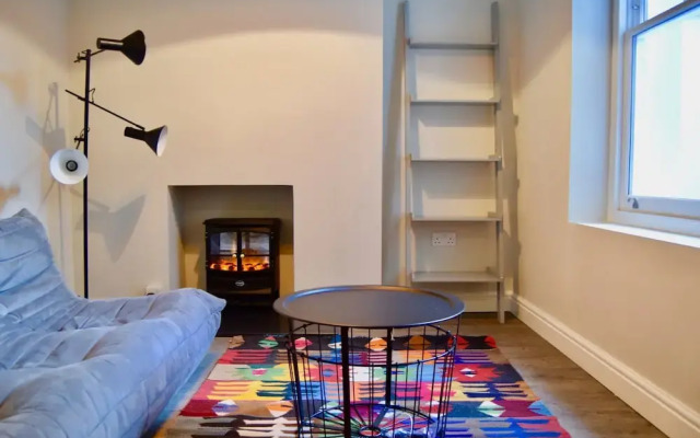 Spacious 1 Bedroom Flat With Garden