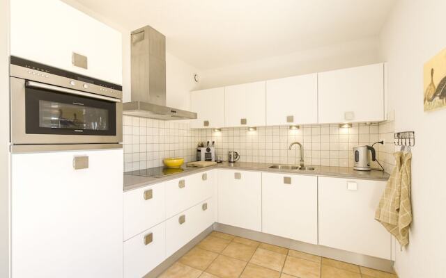 Modern Villa in Saumane-de-Vaucluse with Swimming Pool