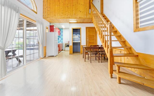 Gangneung Hayanwood Pension