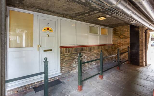 2 Bedroom Flat In Hammersmith Near The Thames