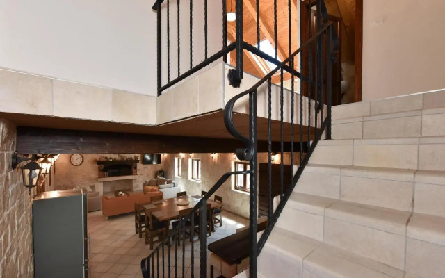 Authentic Stone House Stela & Lea