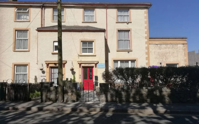 Llys Madoc, The Top Flat