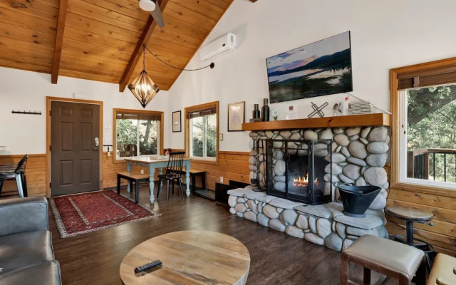 Black OAK Cabin #1977