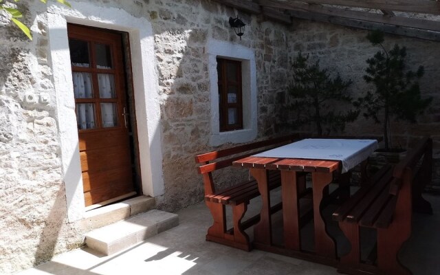 Appartment House Peresiji