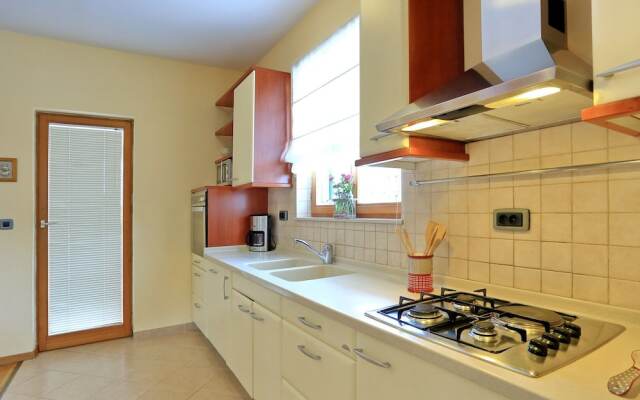 Luxurious Villa in Zadar With Swimming Pool