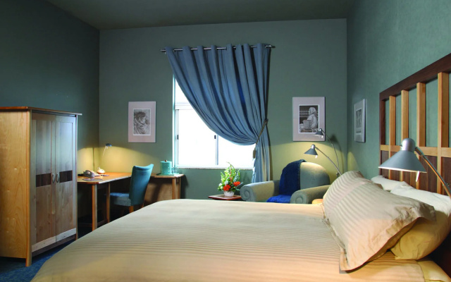 Dimond Center Hotel