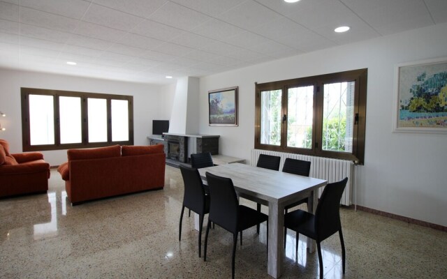 Alluring Holiday Home in Empuriabrava With Pool