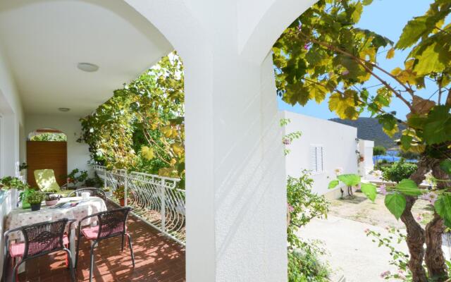 Paž - 28m From the Beach - A1