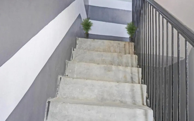 Oyo 703347 Ab Hotel