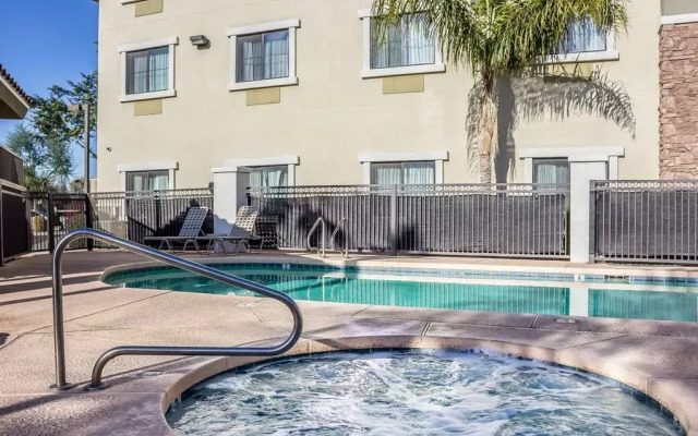 Comfort Inn & Suites