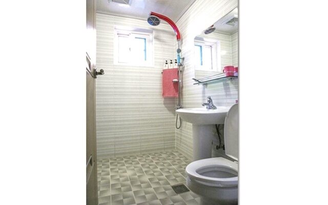 Moiri Guesthouse - Hostel