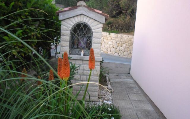 Two-Bedroom Apartment in Banjol