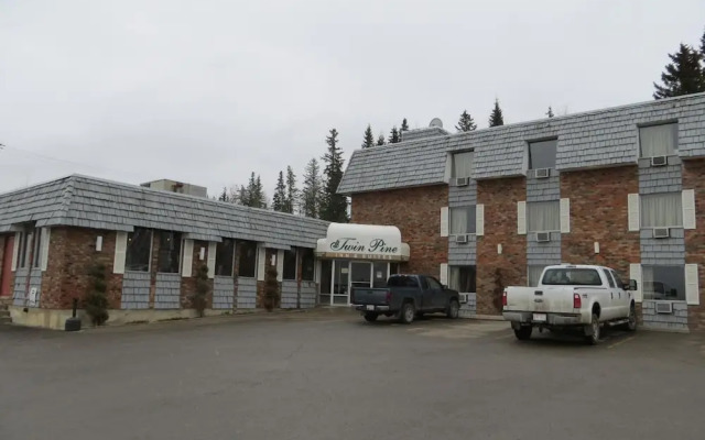 Twin Pine Inn & Suites