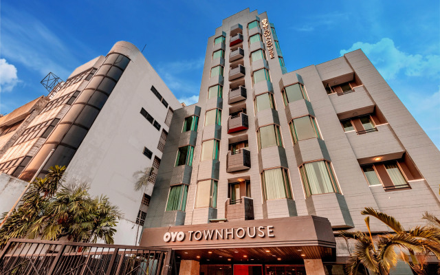 Super OYO Townhouse 2 Hotel Gunung Sahari