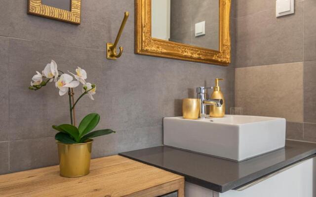 LovelyStay - Sunny 1BDR Apartment W/Terrace