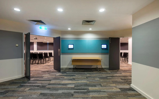 Oaks Perth Hotel