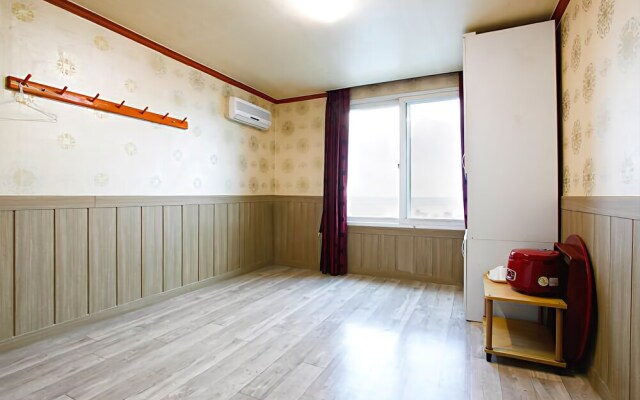Seokcho Hometown Lodge Pension