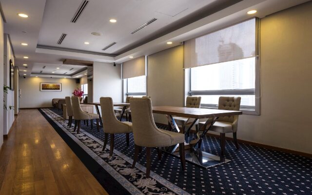 St. Giles Boulevard Hotel