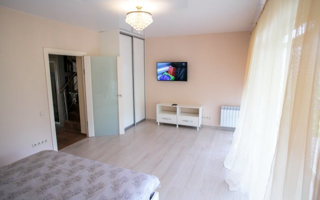 Townhouse On Belykh Akatsiy Guest House