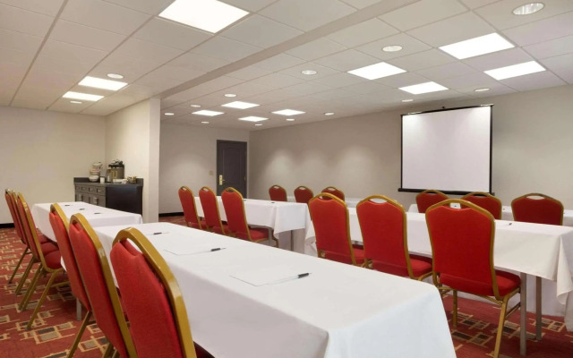 Country Inn & Suites by Radisson, DFW Airport South, TX