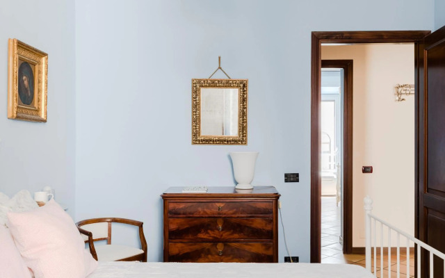 Classic apartment near the Colosseum