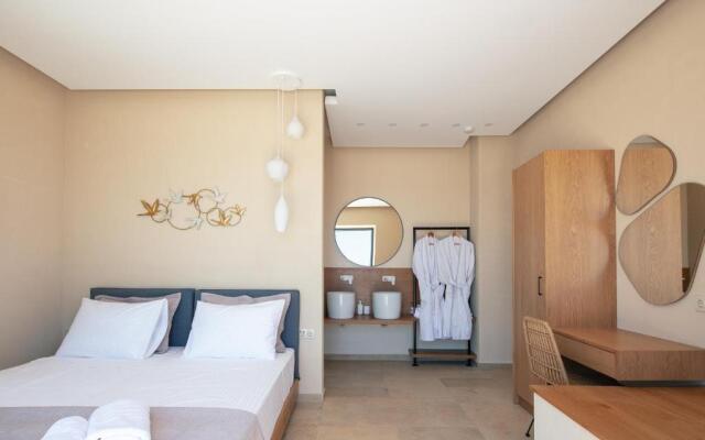 Seafront luxury villa with infinity pool & devine views!