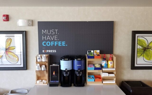 Holiday Inn Express Hotel & Suites Brattleboro by IHG