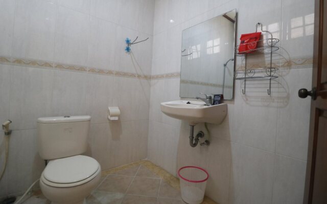 RedDoorz Syariah near Gelora Delta Sidoarjo